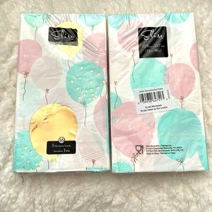 Super cute, gold balloon, guest napkins